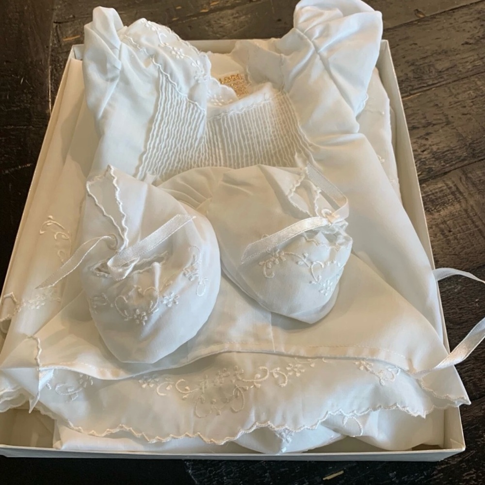 Vintage Girls Newborn Layette 4 Piece Smocked Christening Gown Hat Slip Booties